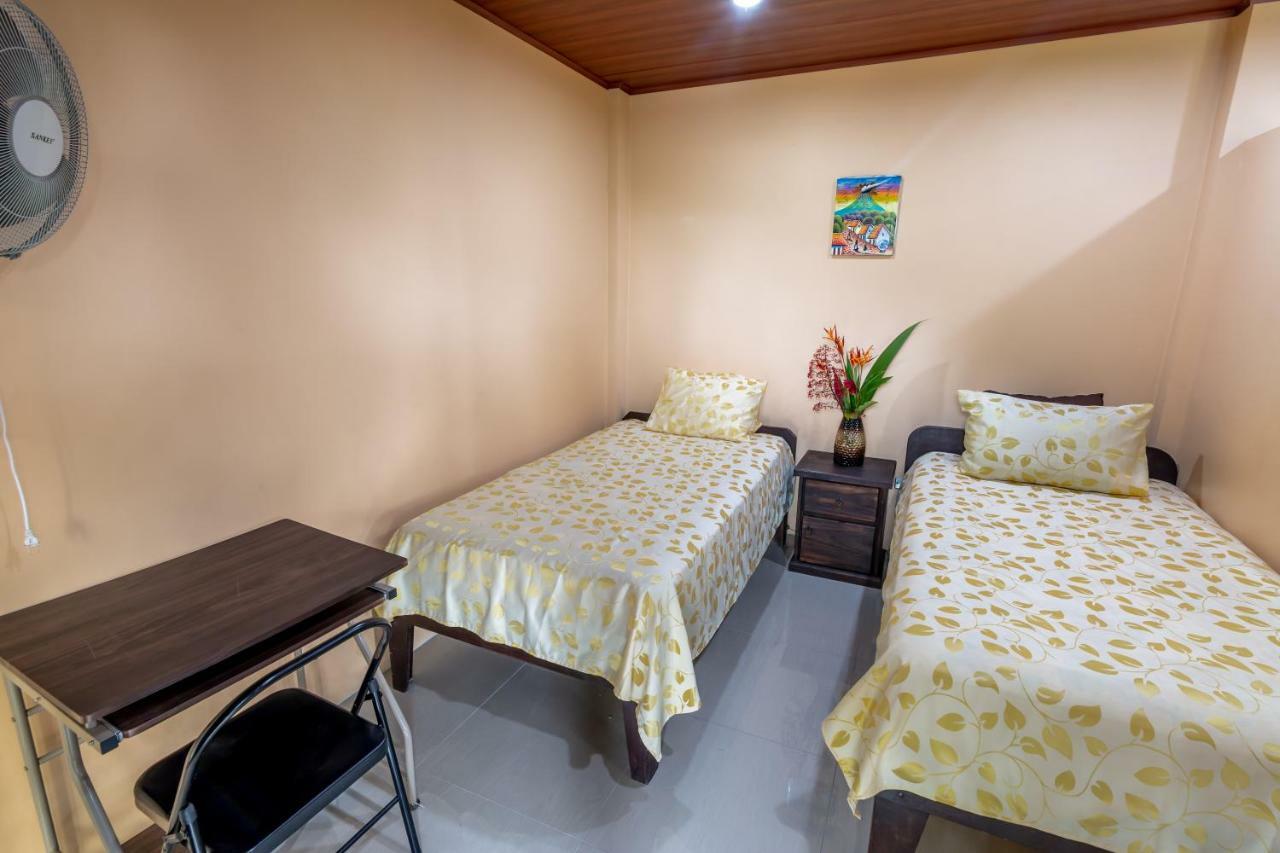 Aunty Arenal Lodge Ла Фортуна Экстерьер фото
